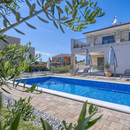 Vila Klementina With Pool And Whirlpool