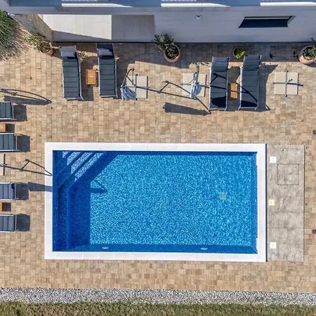 Vila Klementina With Pool And Whirlpool