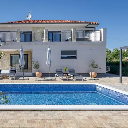 Vila Klementina With Pool And Whirlpool