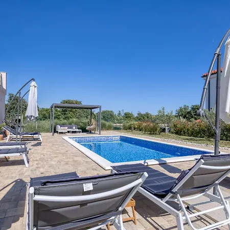 Vila Klementina With Pool And Whirlpool