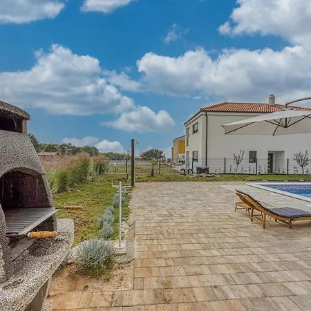 Klementina With Pool And Whirlpool