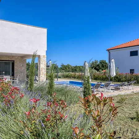 Klementina With Pool And Whirlpool