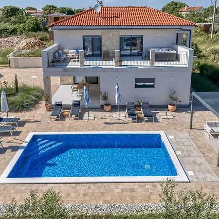Klementina With Pool And Whirlpool *