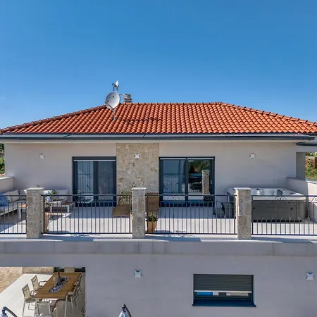 Villa Klementina With Pool And Whirlpool Krnica